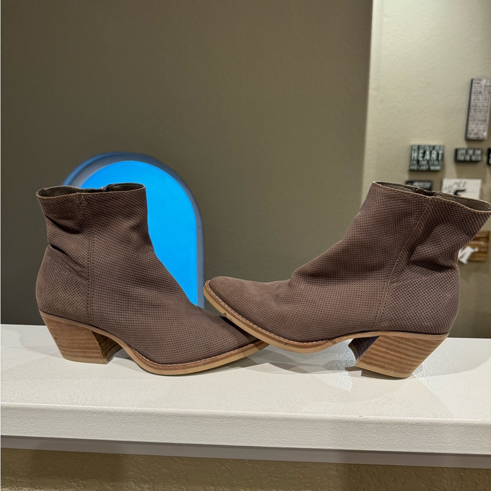 Dolce Vita booties